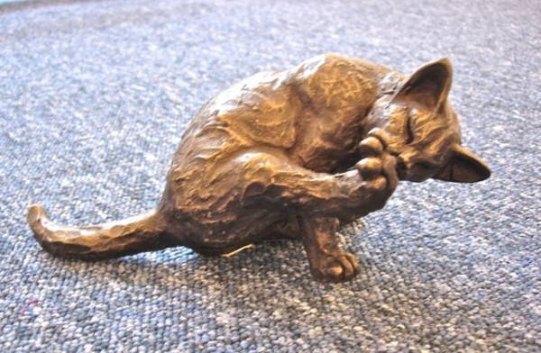 - a Sculpture by Suzie Marsh, measuring 12 x 25 cm (H x W) £62